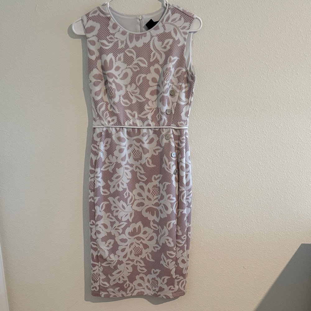 Chic Sleeveless Floral Midi Dress
